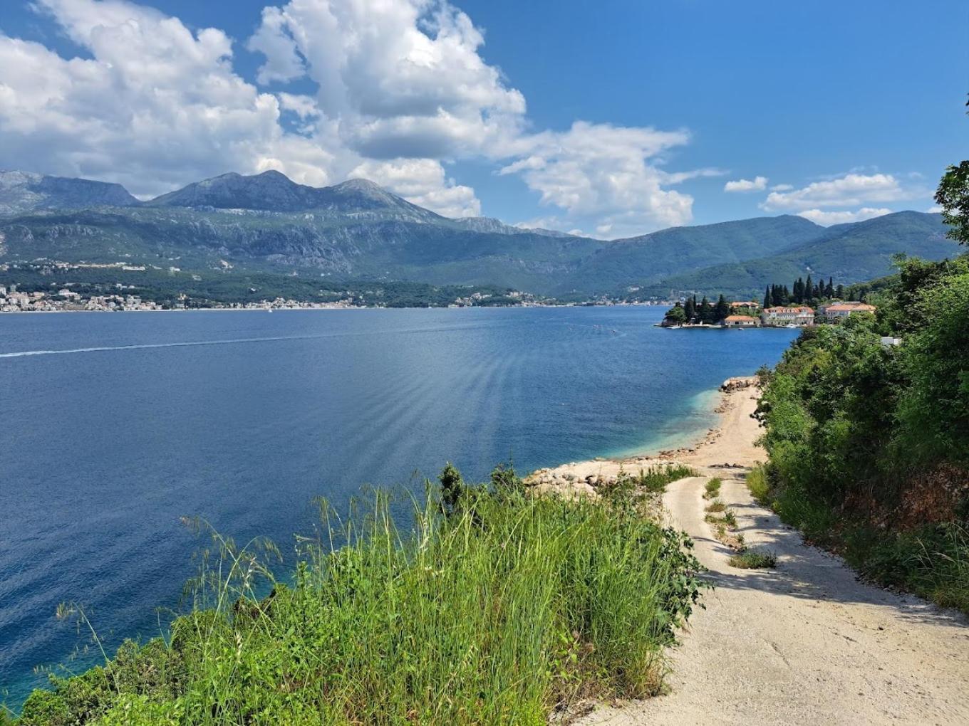 Glamping Peninsula Lustica Rose Villa Tivat Exterior photo